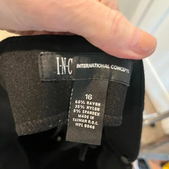 Soft and Stylish Black Pants - Size 16 - Picture 3 of 5